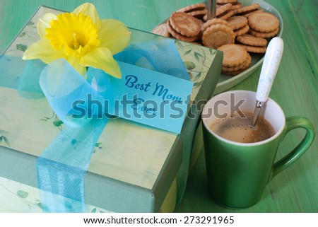 Mother\'s Day Breakfast with Gift Box