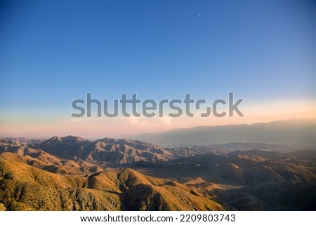 View from the Keys View in Joshua Tree National Park in California约书亚树国家公园山景黄昏日落 商業照片 © 
