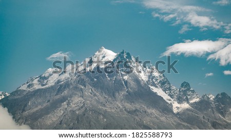 Similar – Foto Bild Wunderschöne Hochlandszenerie unter üppigen dramatischen Wolken