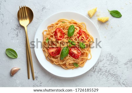 Similar – Foto Bild Teller mit Makkaroni mit Sahnesauce, Zwiebel und Leinsamen.