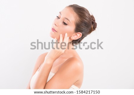 https://image.shutterstock.com/display_pic_with_logo/244360044/1584217150/stock-photo-attractive-young-latin-woman-with-perfect-facial-skin-perfect-makeup-bright-skin-pointing-and-1584217150.jpg