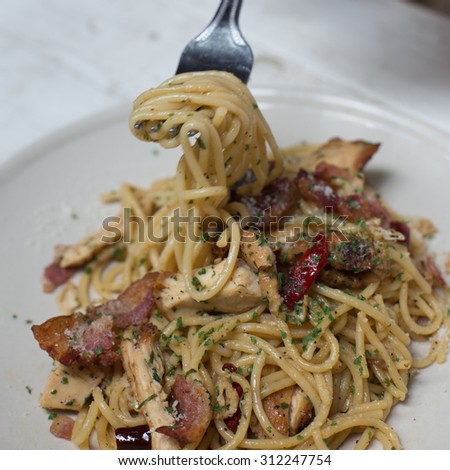 Fusion food - Spicy spaghetti with bacon and basil.