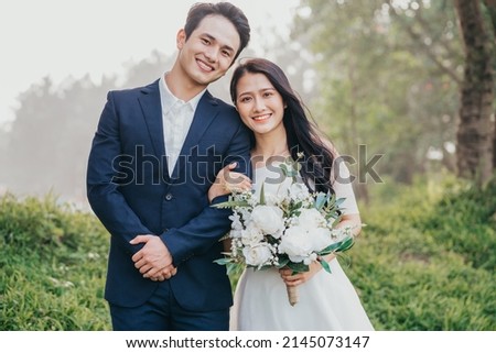Image of young Asian bride and groom Foto stock © 