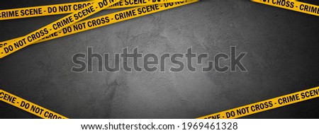Yellow police line - do not cross on concrete wall background with copy space. Crime scene dark banner for true crime stories or investigations podcast. 商業照片 © 