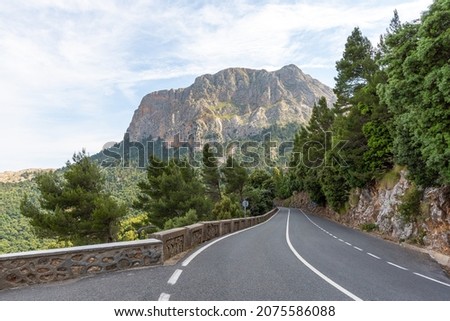 Landscape seen from Ma-10 road viewpoint in Majorca close to Fornalutx. The mountain is called Puig de sa Bassa.  Foto stock © 