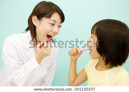 The girl learning how to polish teeth