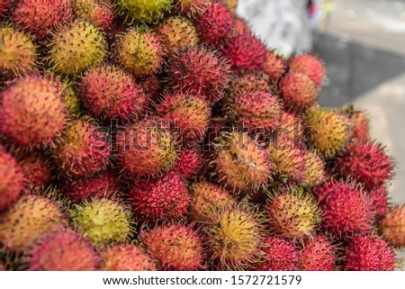 Lychees for sale at street market in Ho Chi Min City Imagine de stoc © 