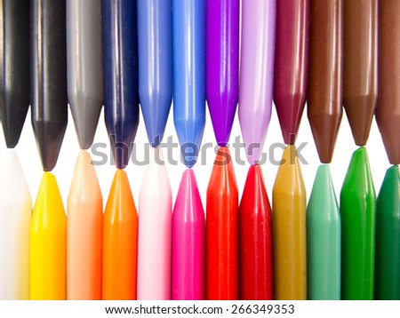 full color crayon horizontal head to head irregular arrangement