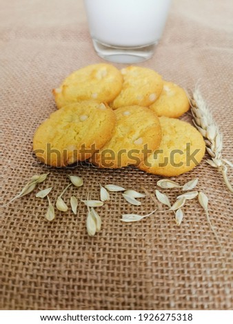Cereal​ cookies​ pastries​ made​ from​ wheat​ flour​  mixed​  with​ butter, sugar, eggs​ and​ enriched​ from​ many​ cereal​s​ are​ high​ly​ nutritious​ and​ make​ a​ delicious​ and​ tasty​ snack Stock fotó © 