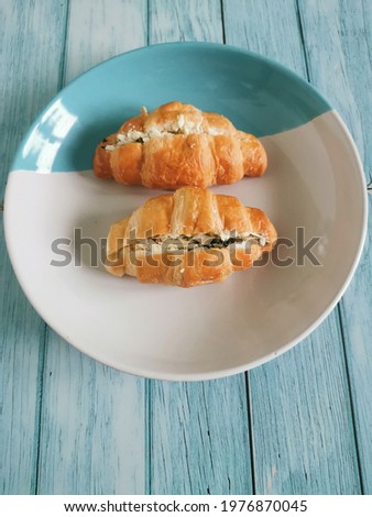 Spinach​ cheese​ croissant​ are​ common​ly​ eaten​ for​ breakfast​ with​ coffee​ or​ tea​ the​ main​ ingredient​s​ are​ bread​ flour, milk, sugar, yeast, salt, water, butter​ Stock fotó © 