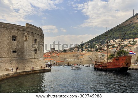 DUBROVNIK, CROATIA - AUGUST 13, 2015: HBO television show Game of Thrones tourist sailing ship entering a harbor of the old town of Dubrovnik, Croatia.
