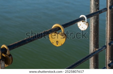 Similar – Foto Bild Für immer geschlossen !!! Hinweisschild eines Geschäfts welches durch die lockdowns immer wieder schließen musste und pleite gegangen ist