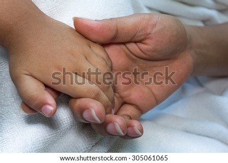 hand daughter and mom sign is love and care