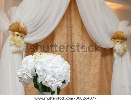 flowers at the wedding in the design of the room