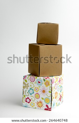 colored boxes, cardboard, lined up in a straight line, a square, a pyramid on a white background