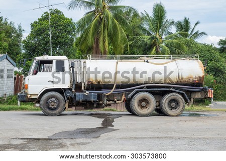 Truck white tank water flow old