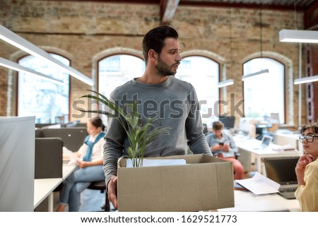 If you don't like your job quit. Upset man in casual wear holding box with things and leaving the office. Quit concept. Office life Stock foto © 