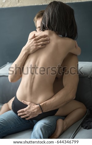 nackte-paarumarmung-betrunkene-maedchen-nackt-selbstbilder