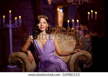 Luxury fashion stylish woman in the rich interior. Beautiful girl with a fashionable  hairstyle and makeup chic
