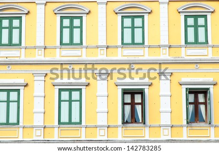 Window with light yellow walls. There are two windows that open doors to see the difference.