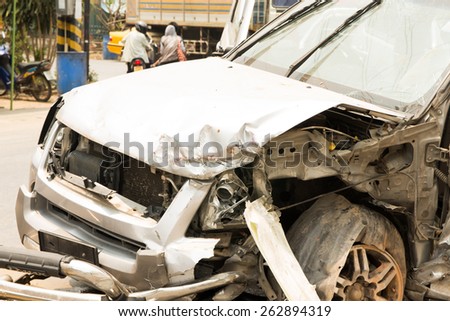 BANGKOK, THAILAND -march 21, 2015: show cars damaged in an accident on \
Road Bangkok Thailand.