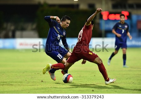 BISHAN,SINGAPORE-JUNE 10:Tristan Do(L) of Thailand in action during the 28th SEA Games Singapore 2015 match between Thailand and Vietnam at Bishan Stadium on JUNE 10 2015 in,SINGAPORE.
