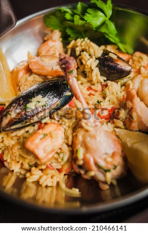 rice with chicken, seafood and tomatoes