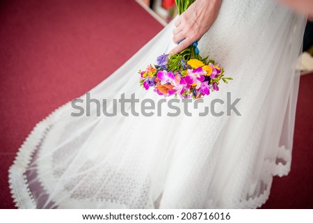 Long veil on wedding dress