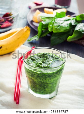 Green smoothie with spinach, kiwi, mint and banana, summer food, clean eating