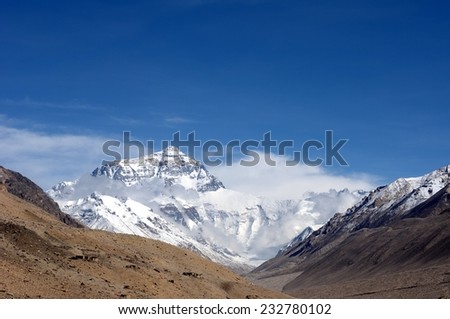 China\'s Tibet plateau landscape of Mount Everest.