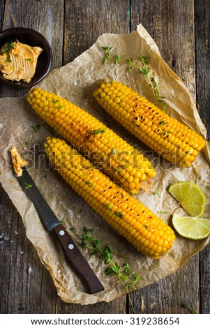 Grilled corn with garlic and chili butter, top view