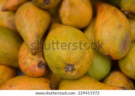 Tiesa ;egg fruit in market