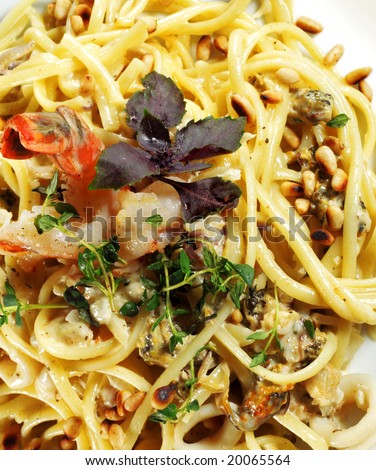 Spaghetti with Seafood and Greens