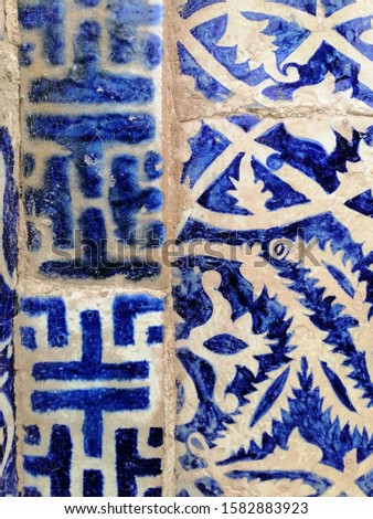 Painted porcelain tiles on 香妃 mausoleum  商業照片 © 