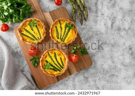 Similar – Foto Bild Gemüse-Quiche auf grünem Hintergrund. Leerzeichen kopieren.