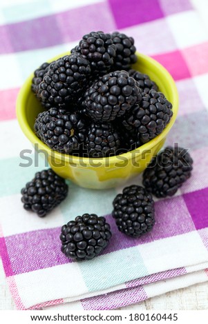blackberries in a green bowl