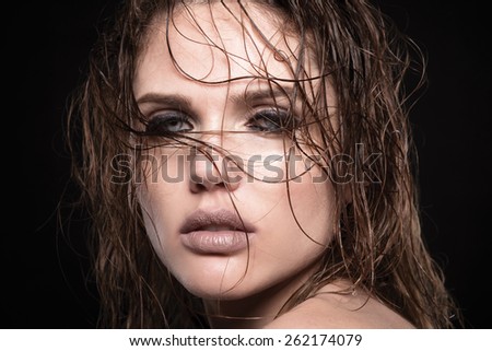 Beautiful young model with long wet hair, dark makeup, fresh summer look with damp beach hairstyle