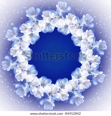 Round frame made of white flowers