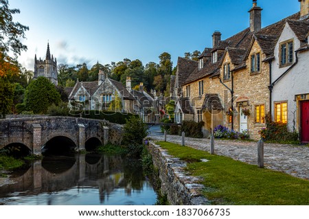 Similar – Foto Bild Castle Combe traditionelles englisches Dorf mit hübscher Brücke an einem Sommertag. Niemand und kein Auto auf der Straße.