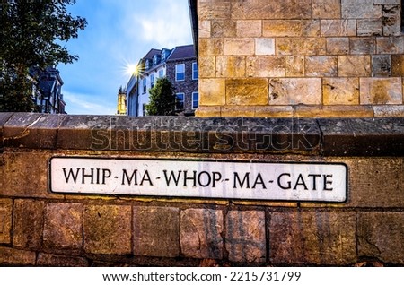 A night view of Whip-Ma-Whop-Ma-Gate, a short street in York, which is said to be one of the shortest streets in England, UK Foto stock © 