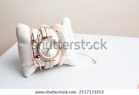 trendy women watch with bracelet and bangle set, fashionable watch and jewellery 
 Foto stock © 