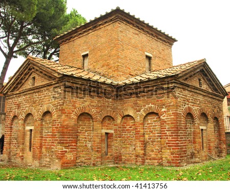 Galla Placida\'s 1600 year old UNESCO listed mausoleum