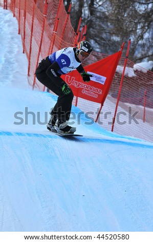 VEYSONNAZ, SWITZERLAND - JANUARY 13:  David Bakes takes part in qualifiers of 2010 Snowboard cross world championship finals January 13, 2010 in Veysonnaz, Switzerland