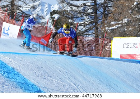 VEYSONNAZ, SWITZERLAND - JANUARY 15: Swiss Francon (R) leads Meiler in the finals at FIS World Championship Snowboard Cross finals January 15, 2010 in Veysonnaz, Switzerland
