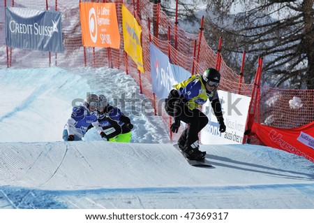 VEYSONNAZ - JANUARY 15:  FIS World Championship Snowboard Cross finals, Jekova 4th place leads Simona Meiler on January 15, 2010 in Veysonnaz, Switzerland.