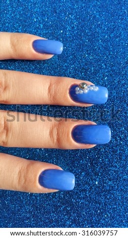 Blue nails and glitter