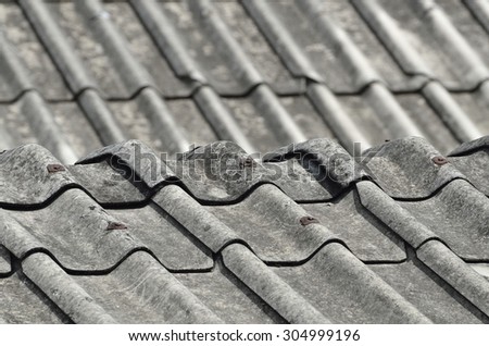 SELECTIVE FOCUS TO ZINC METAL ROOF TEXTURE BACKGROUND IN NATURE DAY LIGHT