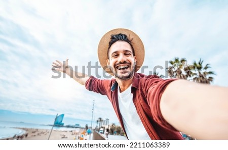 Similar – Foto Bild Junger Tourist macht Selfie vor der Kulisse der norwegischen Berge Trolltunga