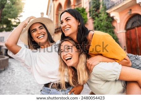 Similar – Foto Bild Fröhlich diverse Freundinnen lachen und nehmen Selfie auf Rasen im Park liegen