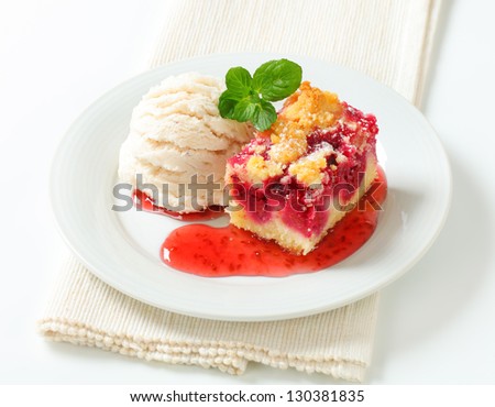 Sponge cake with fresh ice cream and sweet sauce